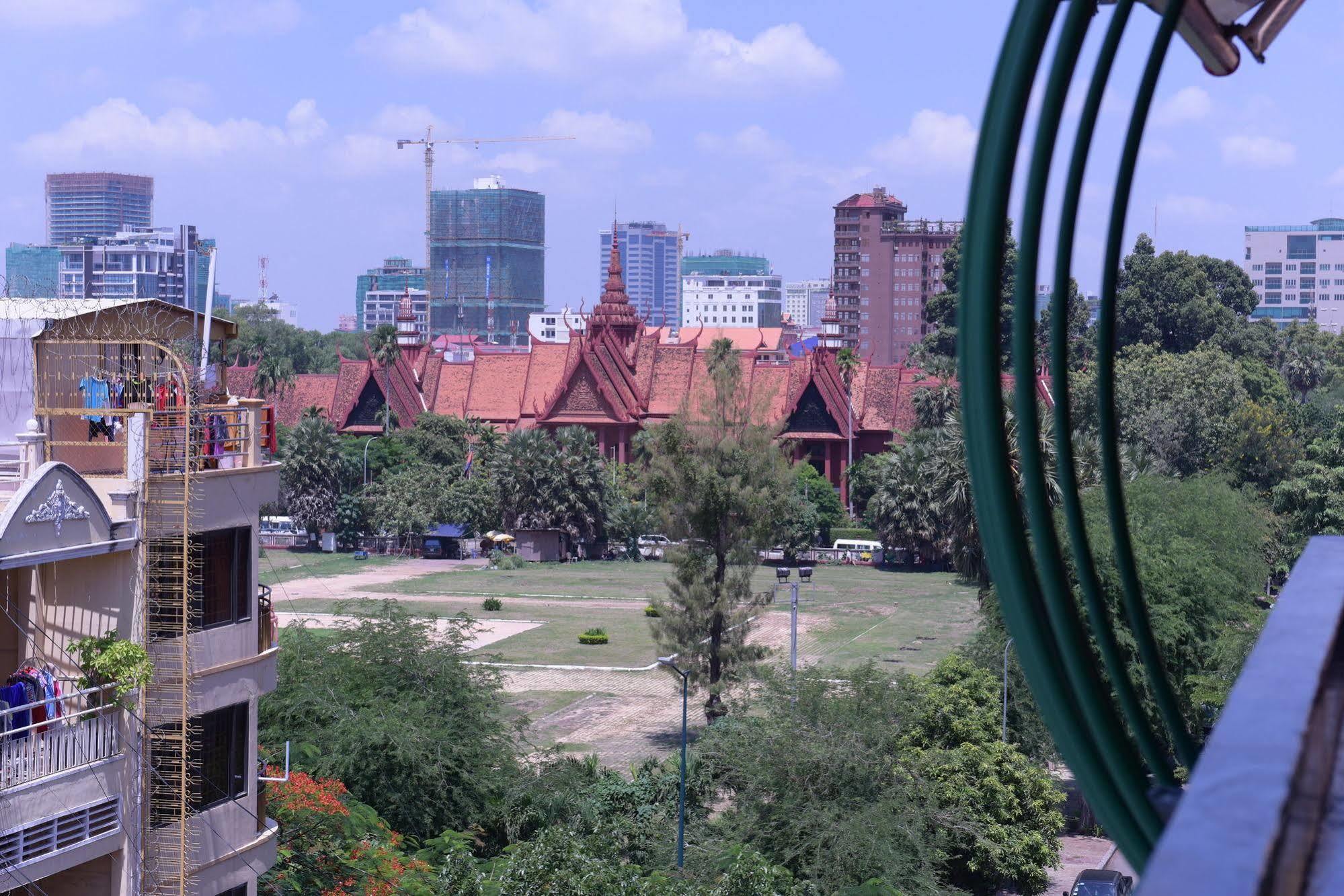 Panorama Mekong Hostel Phnom Penh Exterior foto