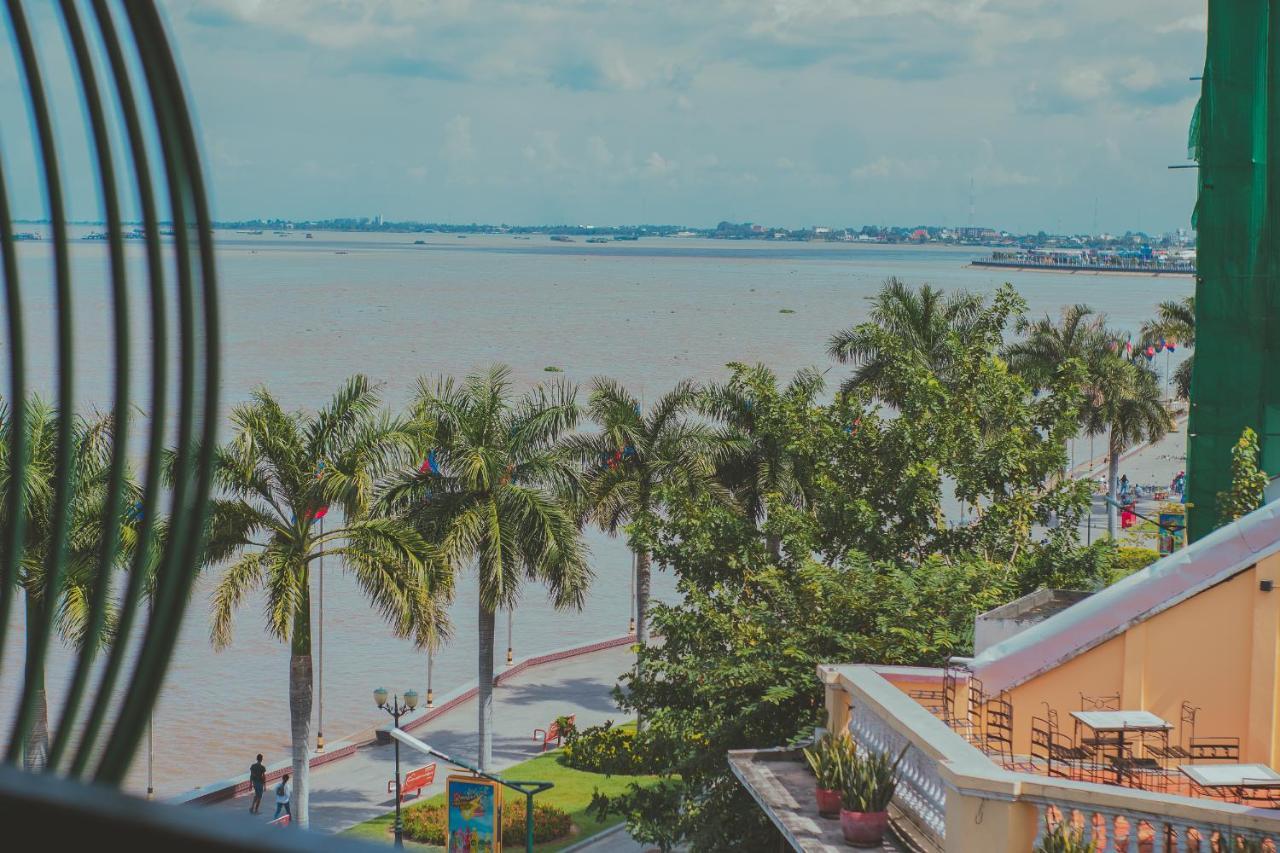 Panorama Mekong Hostel Phnom Penh Exterior foto
